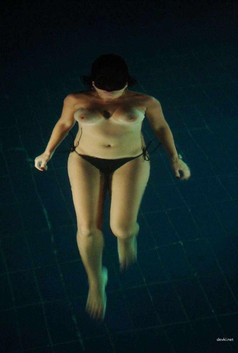 Big Boobed Girl on Beach: Amateur Photo of Busty Woman at Sea