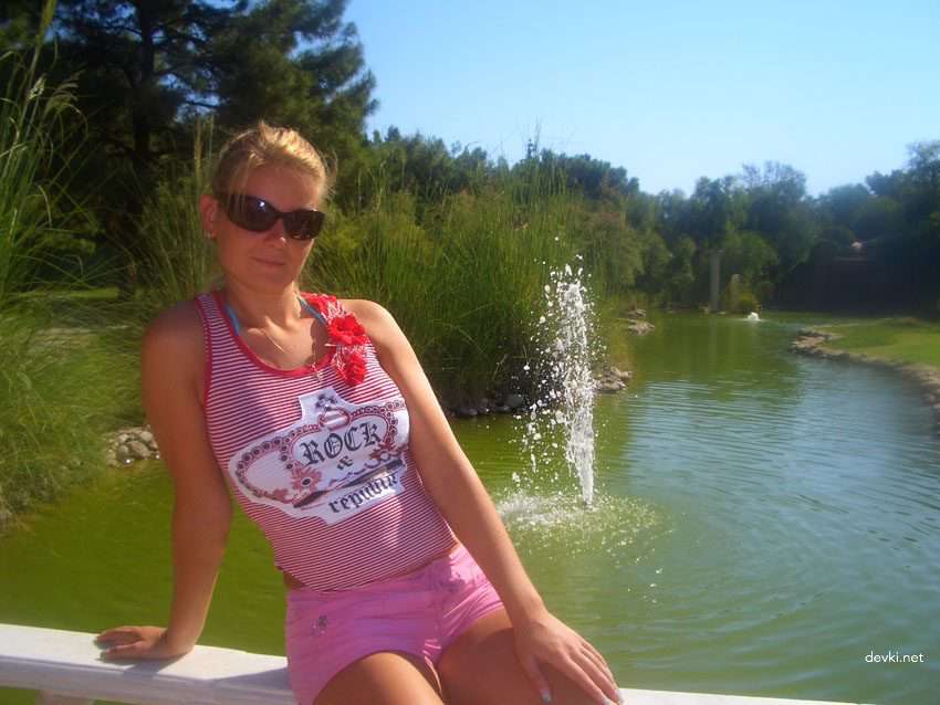 Hot Naked Girl with Stunning Boobs - Amateur Explicit Photo