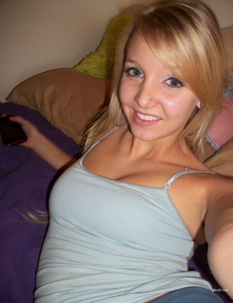 Hot Blonde Strips on Bed - Amateur Explicit Photos