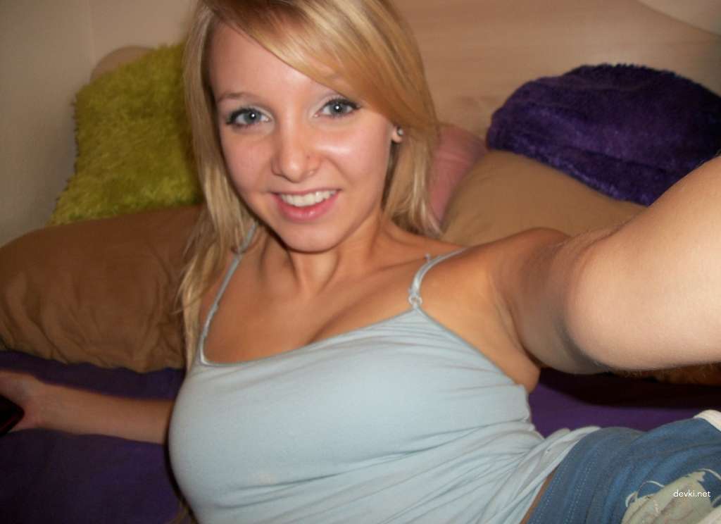 Hot Blonde Strips on Bed - Amateur Explicit Photos