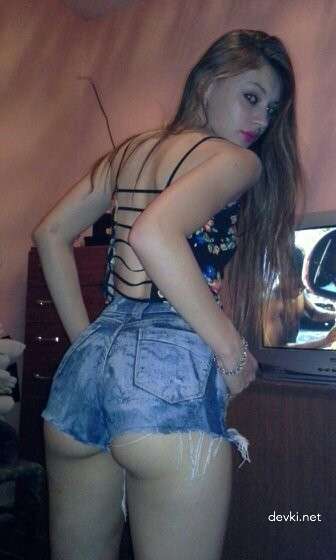 Sexy Babe with Amazing Ass Sucks Big Cock