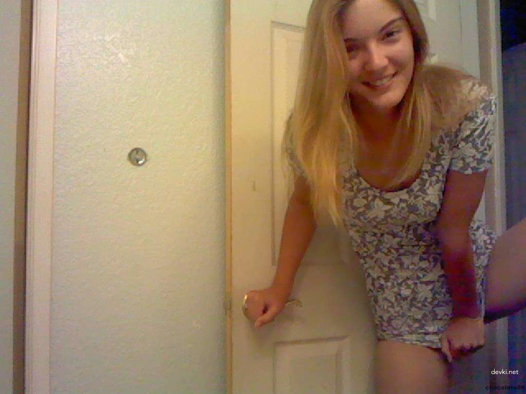 Private Photo of a Sexy Posing Babe - Explicit Amateur XXX Pic