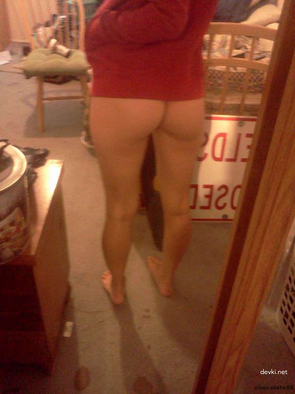 Private Photo of a Sexy Posing Babe - Explicit Amateur XXX Pic