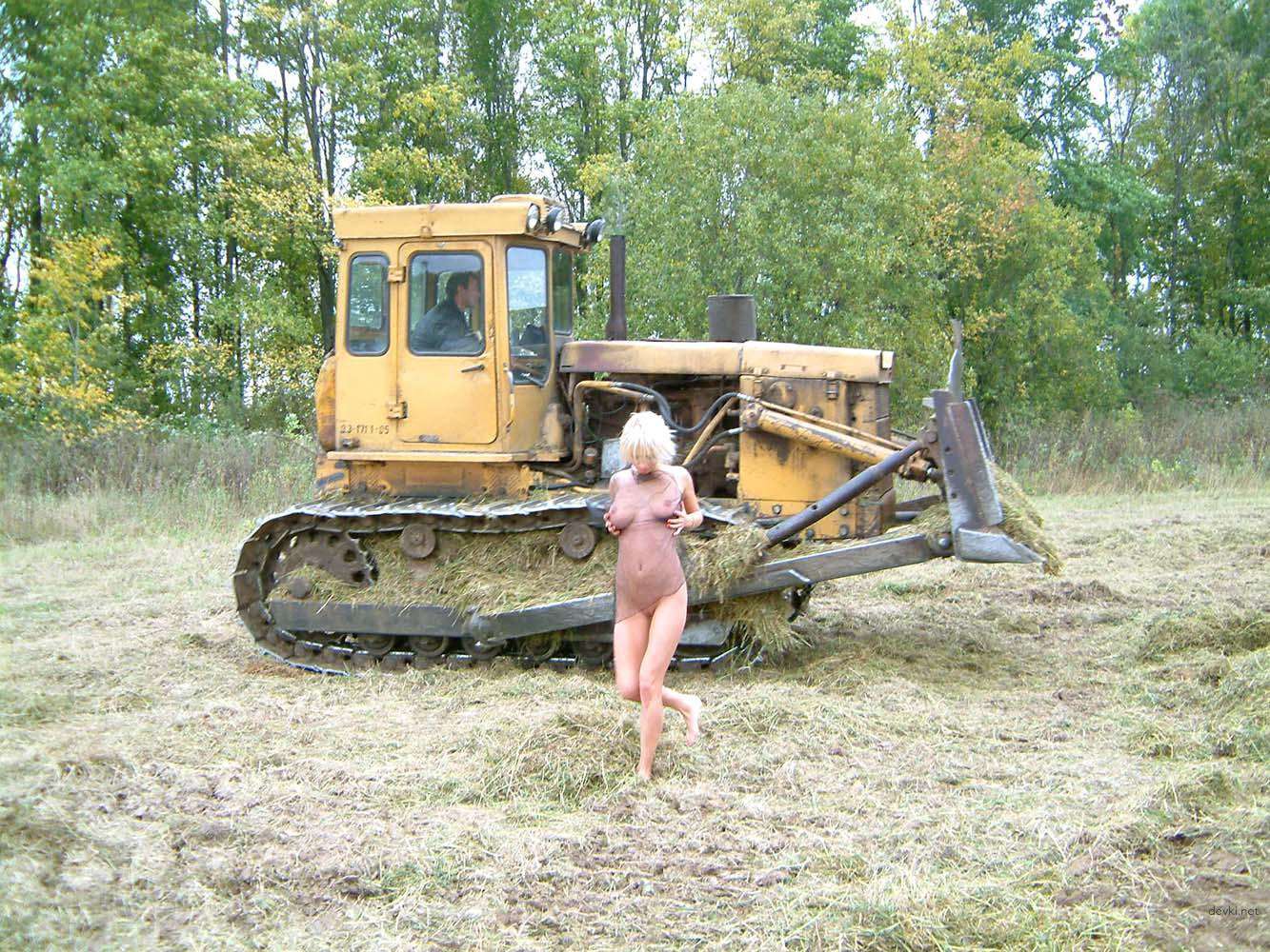 Explicit Blonde Nude on Hay - Amateur Outdoor XXX Photos