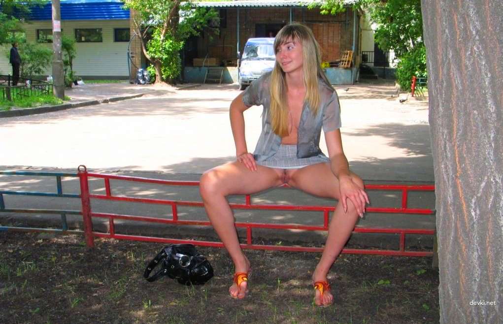 Street Slut Shows Pussy: Amateur Outdoor Photo