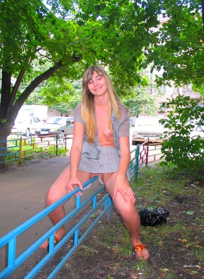 Street Slut Shows Pussy: Amateur Outdoor Photo