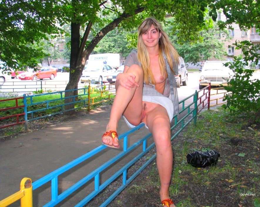 Street Slut Shows Pussy: Amateur Outdoor Photo