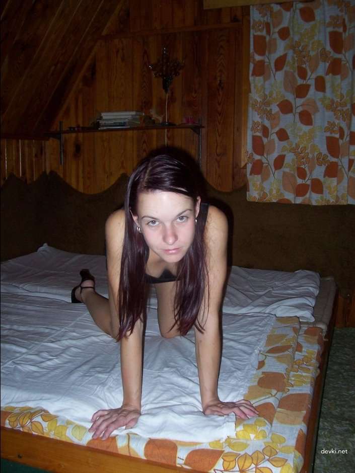 Private Amateur Photo of Girl: Explicit and Provocative Selfies