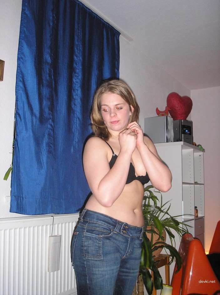 Amateur Strips Naked and Poses Explicitly for Photoshoot
