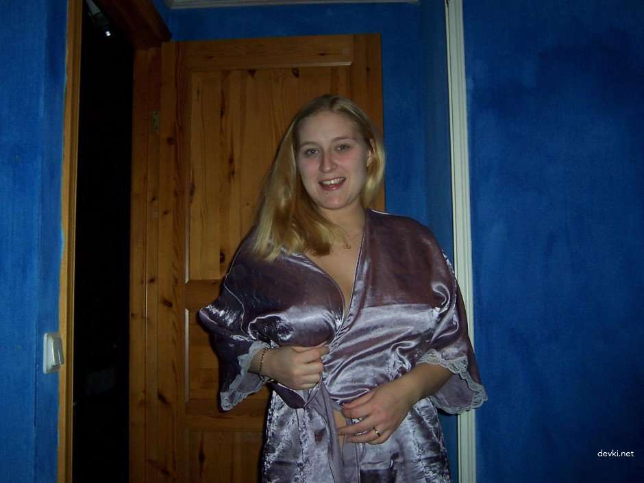 BBW Amateur Private Photo: Busty Curvy Girl Reveals All