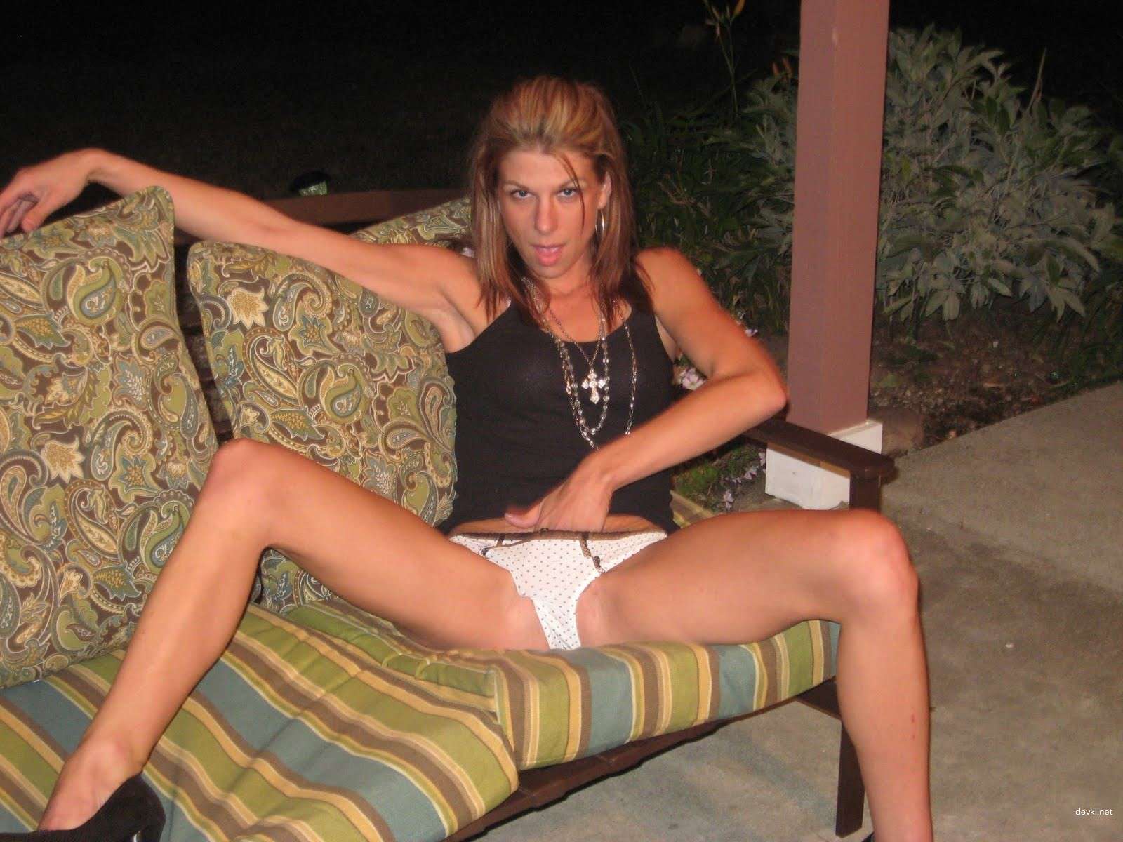 Mature Woman Poses Nude: Explicit Amateur Photo Shoot