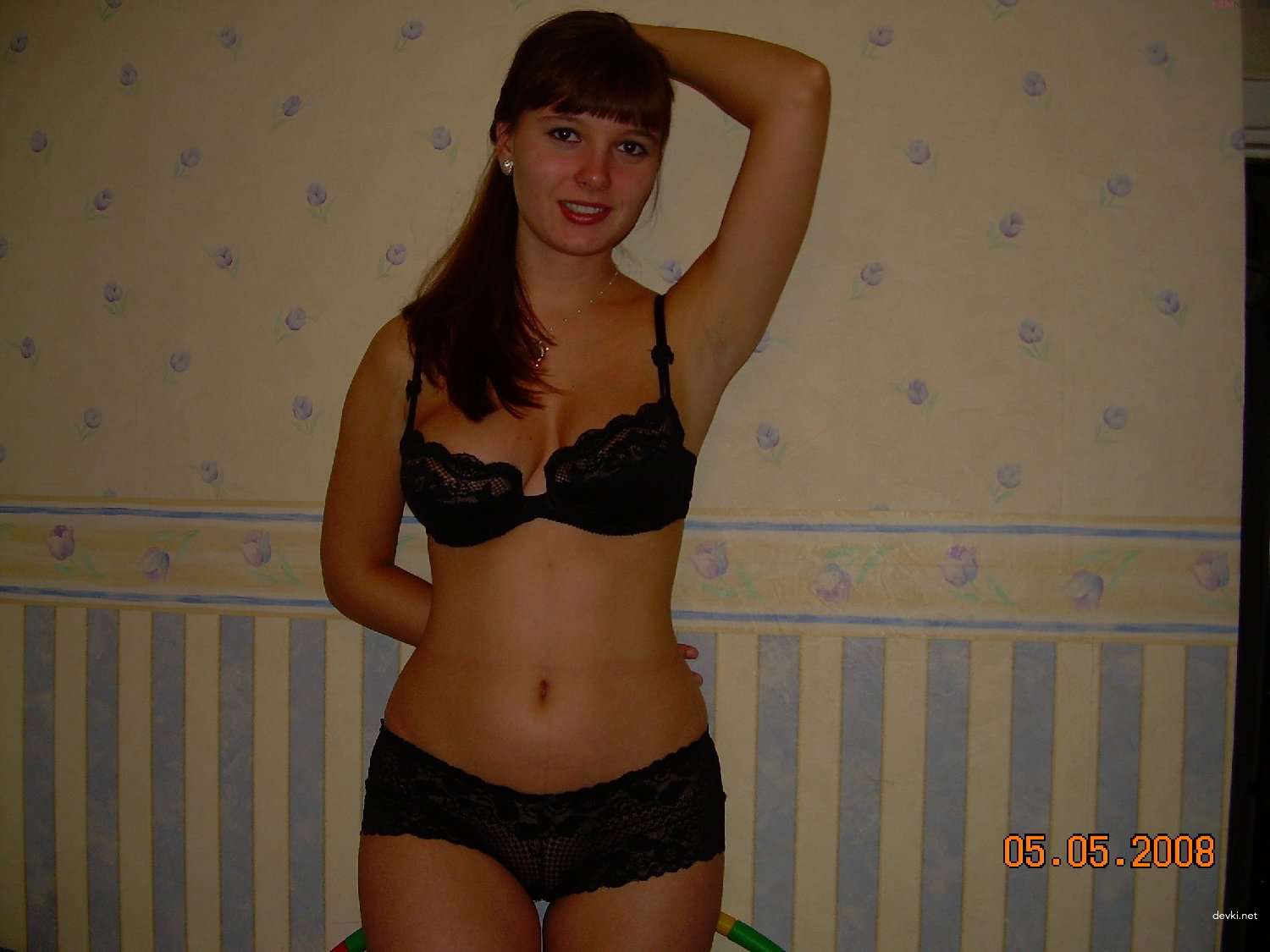 Amateur Topless Sexual Poses: Explicit and Bold Photos