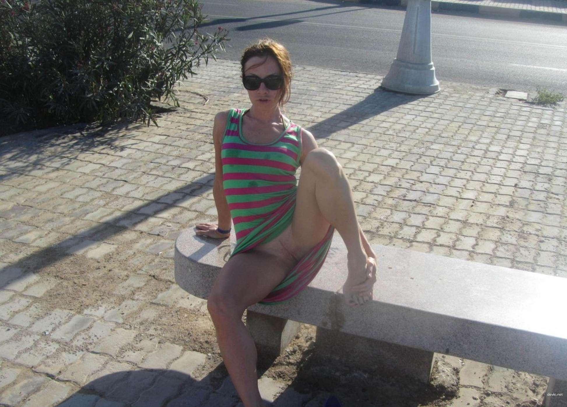 Seductive Amateur Lady in Sexy Pose - Hot and Sultry Photo!