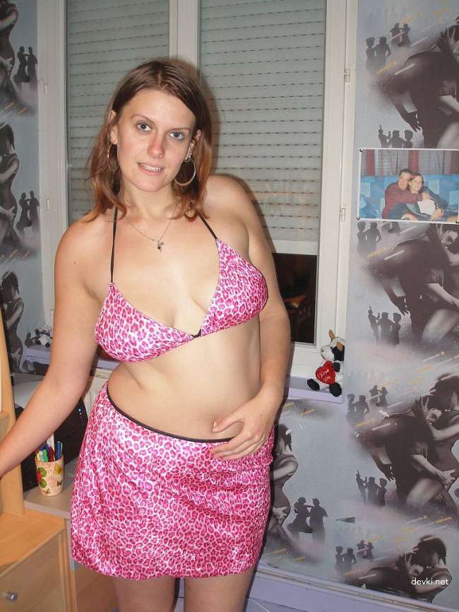 Hot Wife Photo: Amateur Russian Wife Exposing All in Explicit Porn Shot