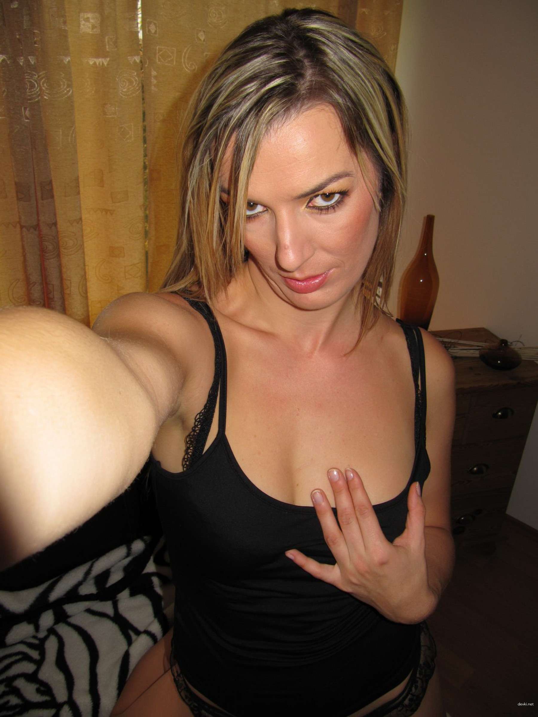 Mature Nude Amateur Photo: Explicit Private Naked Selfie