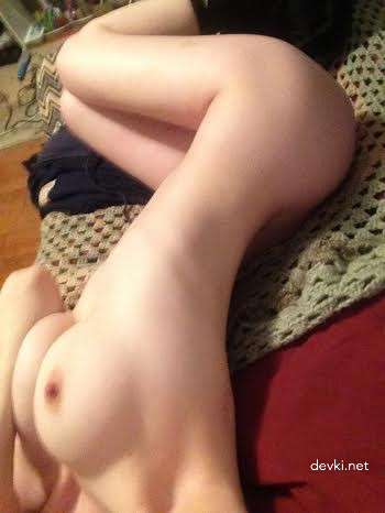 Seductive Blonde Amateur Babe Exposing All - Explicit Amateur Photo