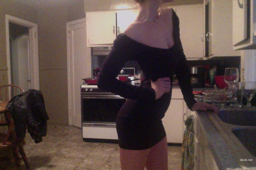 Seductive Blonde Amateur Babe Exposing All - Explicit Amateur Photo