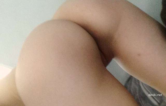 Seductive Blonde Amateur Babe Exposing All - Explicit Amateur Photo