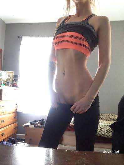 Seductive Blonde Amateur Babe Exposing All - Explicit Amateur Photo
