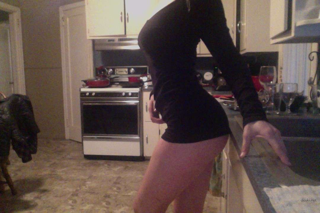 Seductive Blonde Amateur Babe Exposing All - Explicit Amateur Photo
