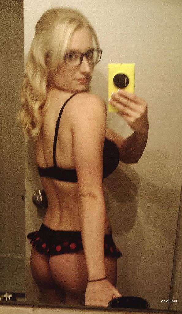 Explicit Amateur Selfie: Intimate Bedroom Photo Shoot with Seductive Poses