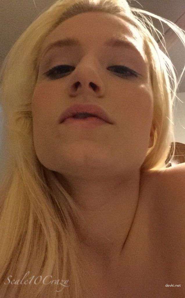 Explicit Amateur Selfie: Intimate Bedroom Photo Shoot with Seductive Poses