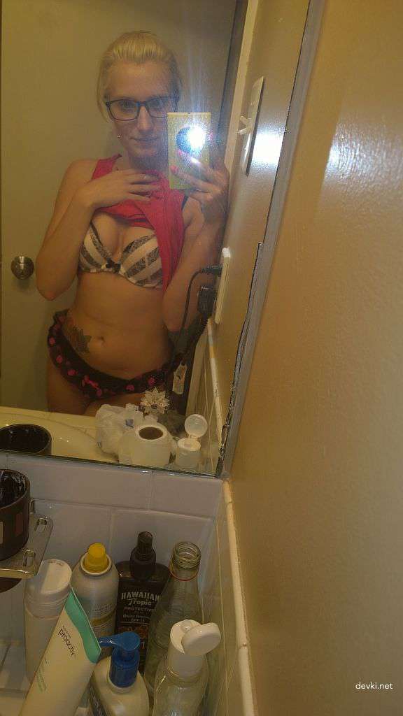 Explicit Amateur Selfie: Intimate Bedroom Photo Shoot with Seductive Poses