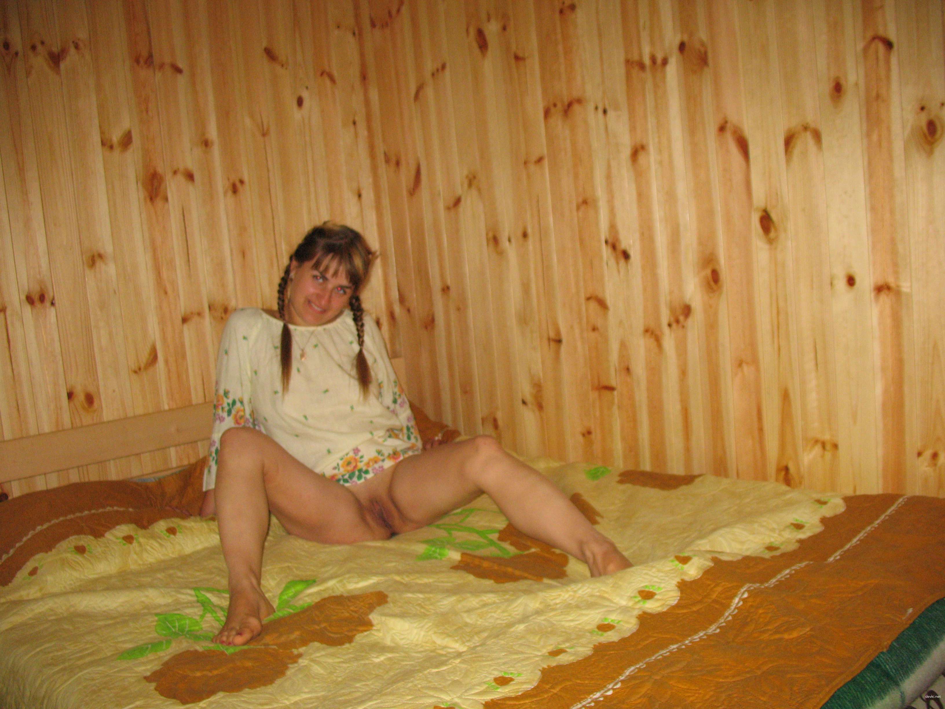 Explicit Nude Amateur Chick Photo: Hot Naked Girl Exposed