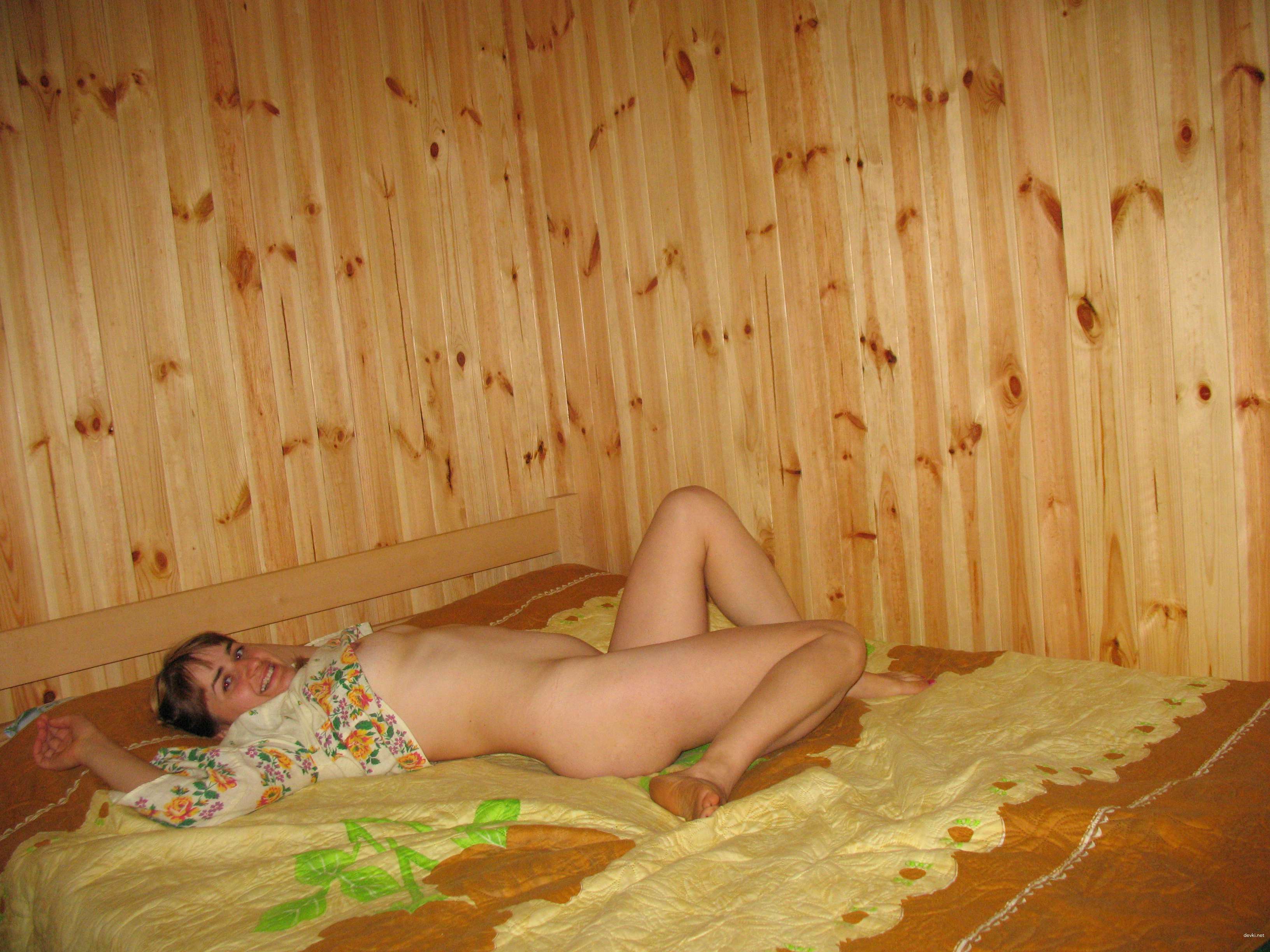 Explicit Nude Amateur Chick Photo: Hot Naked Girl Exposed