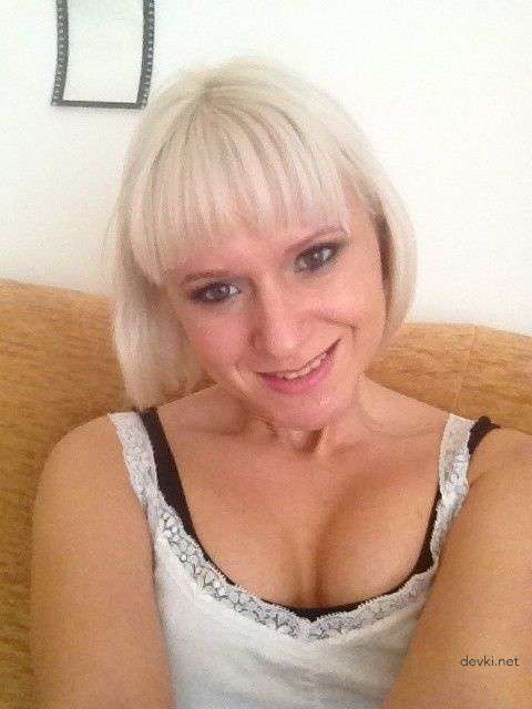 Blonde Amateur Selfie with Phone: Explicit Photo for Adults