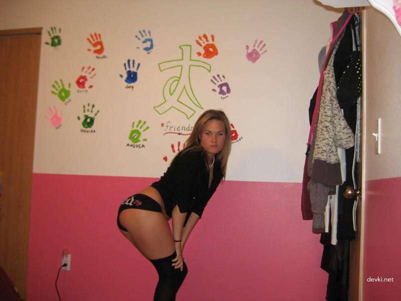 Slender Amateur Poses Seductively for the Camera - Explicit Photo Shoot