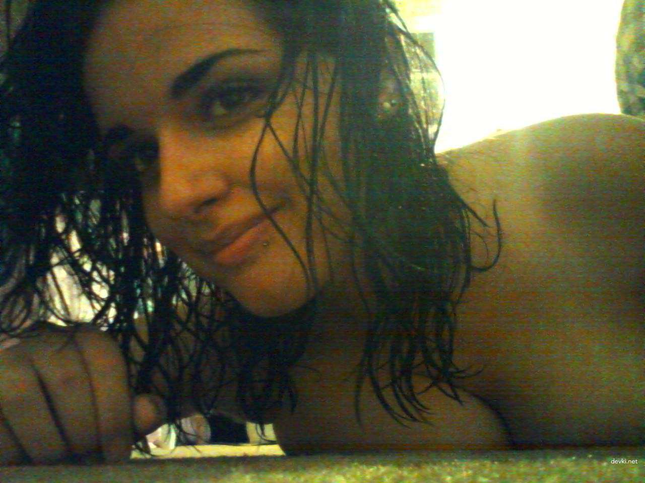 Sexy Mulatto Babe Rips Apart Her Holes in Amateur Photo Shoot