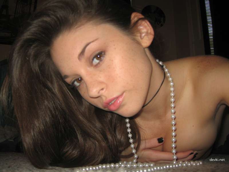 Naked Brunettes in Private Photo - Explicit Amateur Porn