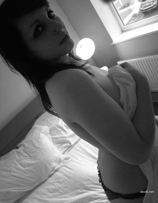 Explicit Amateur Black and White Photos of Girls - Uncensored Erotica
