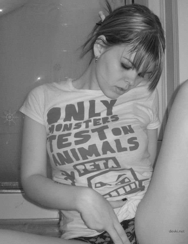Explicit Amateur Black and White Photos of Girls - Uncensored Erotica