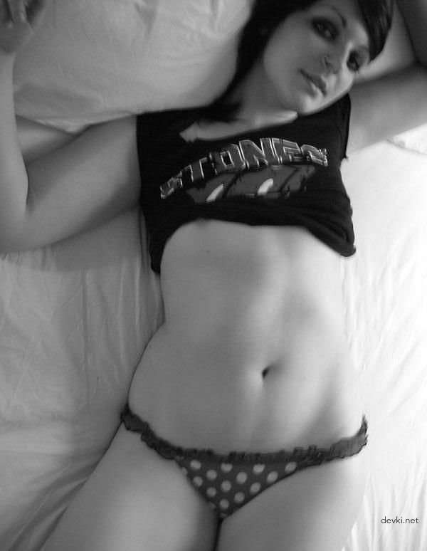 Explicit Amateur Black and White Photos of Girls - Uncensored Erotica