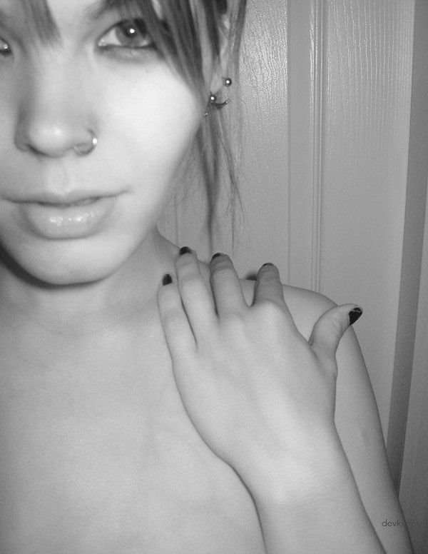 Explicit Amateur Black and White Photos of Girls - Uncensored Erotica