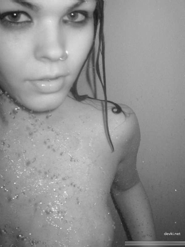 Explicit Amateur Black and White Photos of Girls - Uncensored Erotica