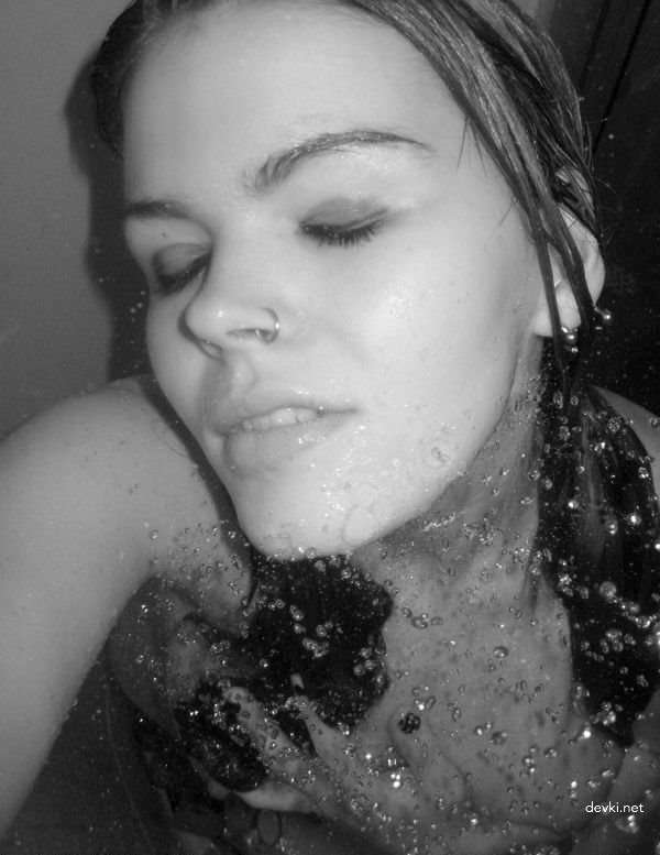 Explicit Amateur Black and White Photos of Girls - Uncensored Erotica