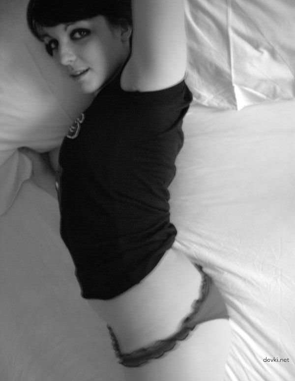 Explicit Amateur Black and White Photos of Girls - Uncensored Erotica