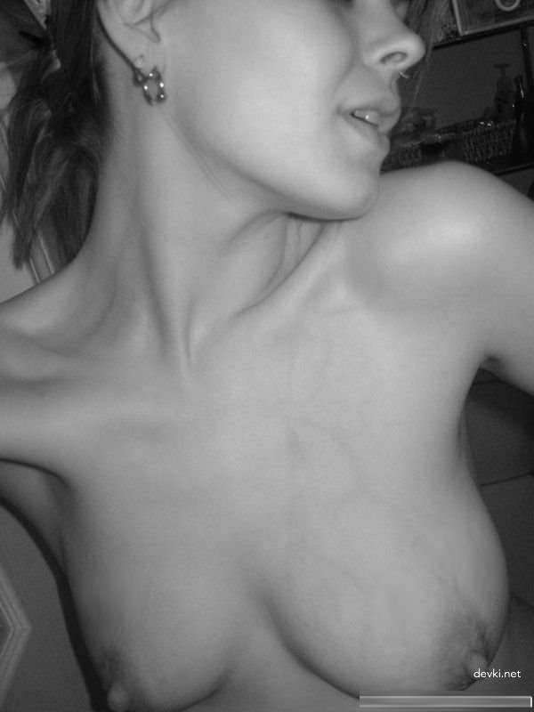 Explicit Amateur Black and White Photos of Girls - Uncensored Erotica