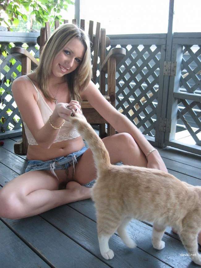 American Amateur Exposed: Explicit Close-Up of Her Intimate Area
