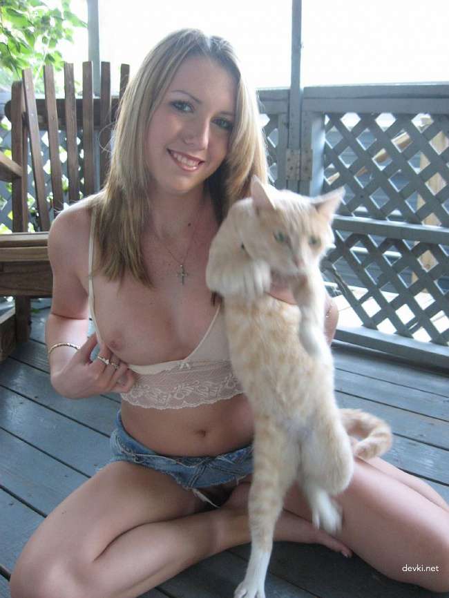 American Amateur Exposed: Explicit Close-Up of Her Intimate Area