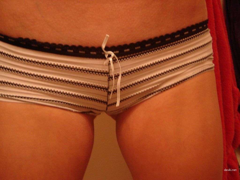 Amateur Girl Selfie in Bathroom - Explicit Bathroom Selfie Photo