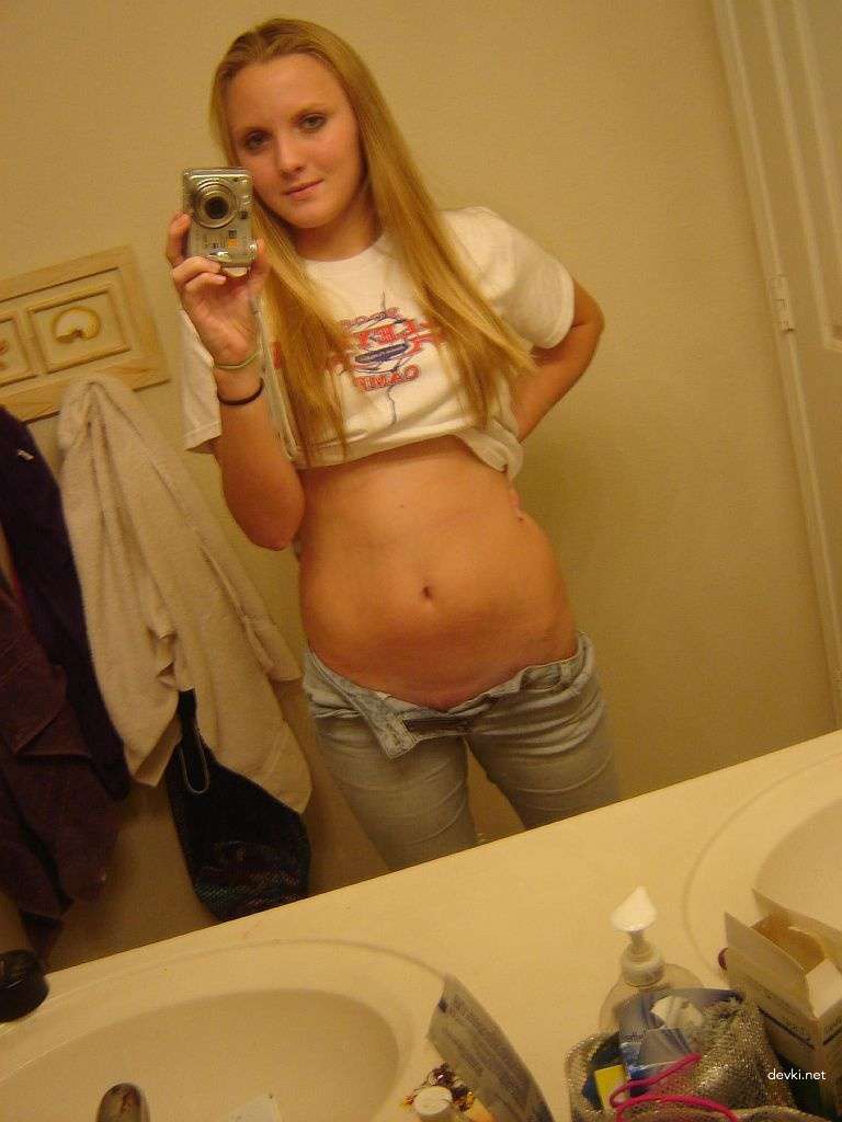 Amateur Girl Selfie in Bathroom - Explicit Bathroom Selfie Photo