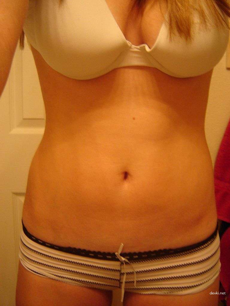 Amateur Girl Selfie in Bathroom - Explicit Bathroom Selfie Photo