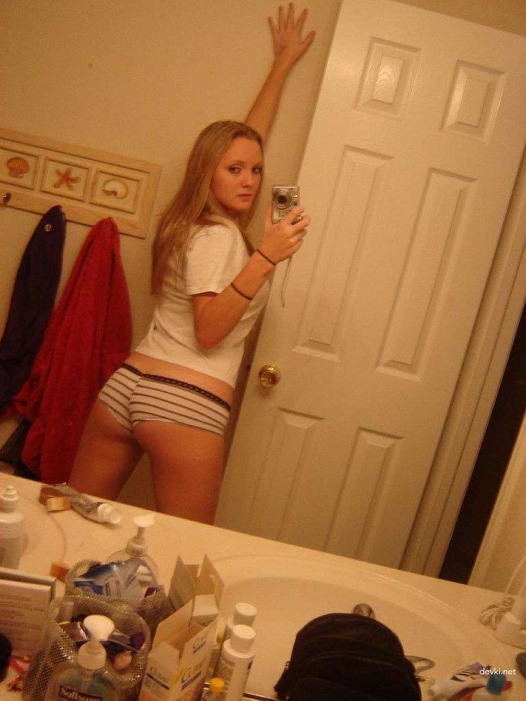 Amateur Girl Selfie in Bathroom - Explicit Bathroom Selfie Photo