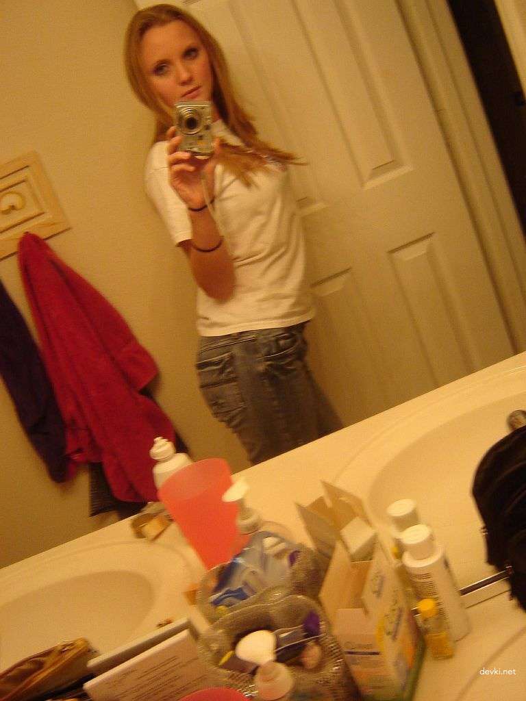 Amateur Girl Selfie in Bathroom - Explicit Bathroom Selfie Photo