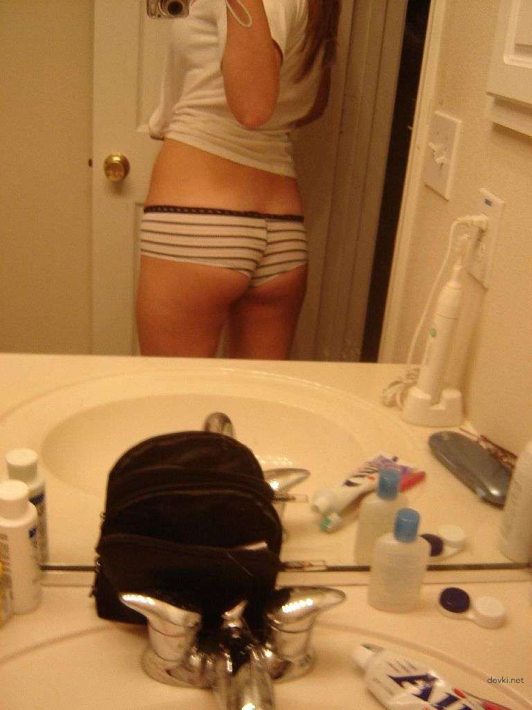 Amateur Girl Selfie in Bathroom - Explicit Bathroom Selfie Photo