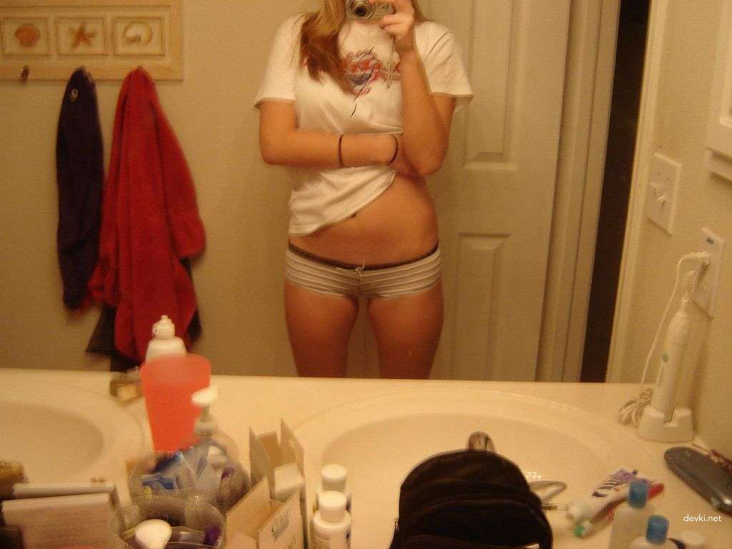 Amateur Girl Selfie in Bathroom - Explicit Bathroom Selfie Photo